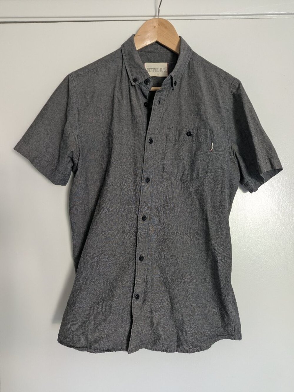 Men's M Active Ride Shop dark grey button up shirt